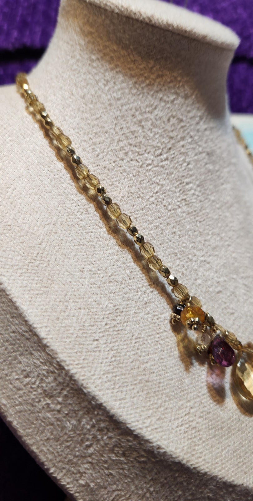Vtg Cookie Lee faceted Purples/Yellows Lucite Charm Necklace on pale Gold chain