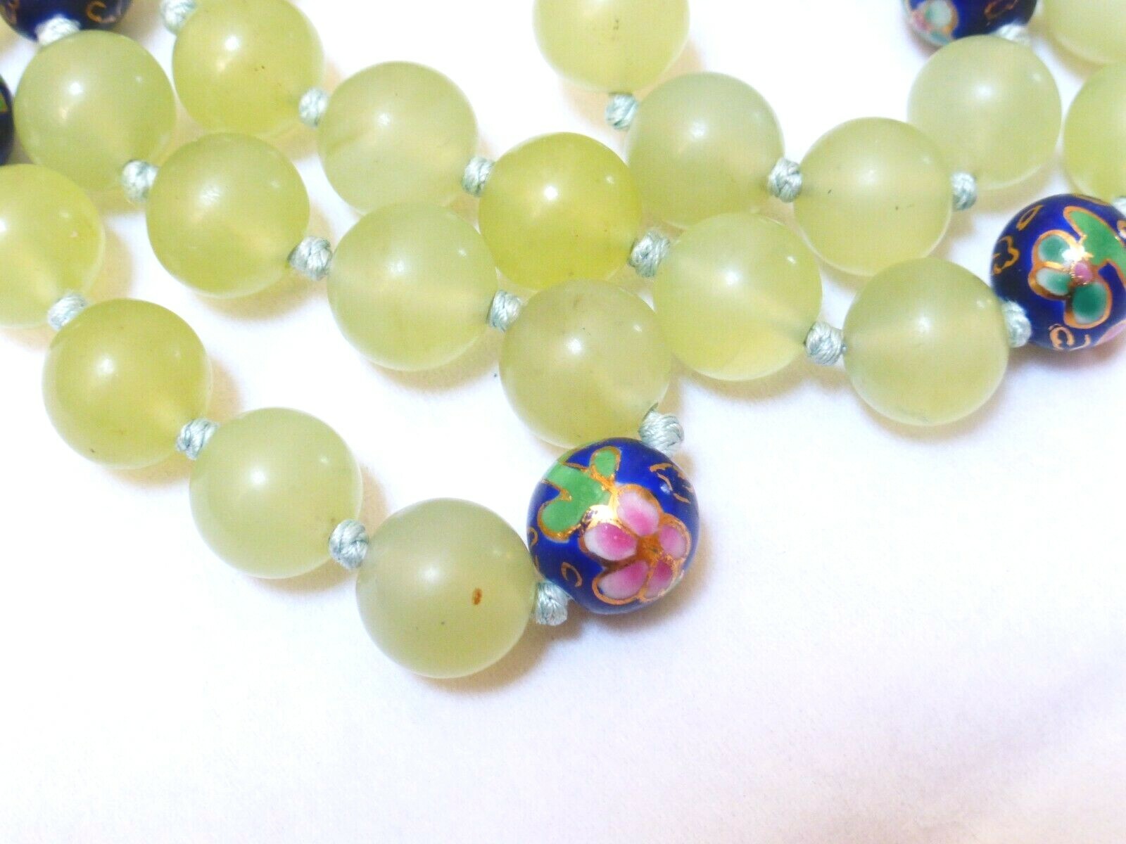 CHINESE VINTAGE CLOISONNE JADE 12mm BEADED NECKLACE, SILVER CLASP
