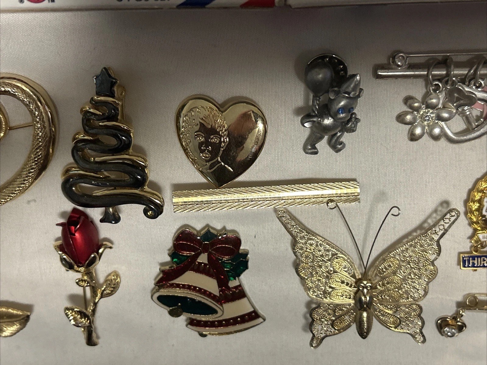 Vintage Lot of 25 Brooches Pins Gold Silver Tone VTG Collection Mix Variety