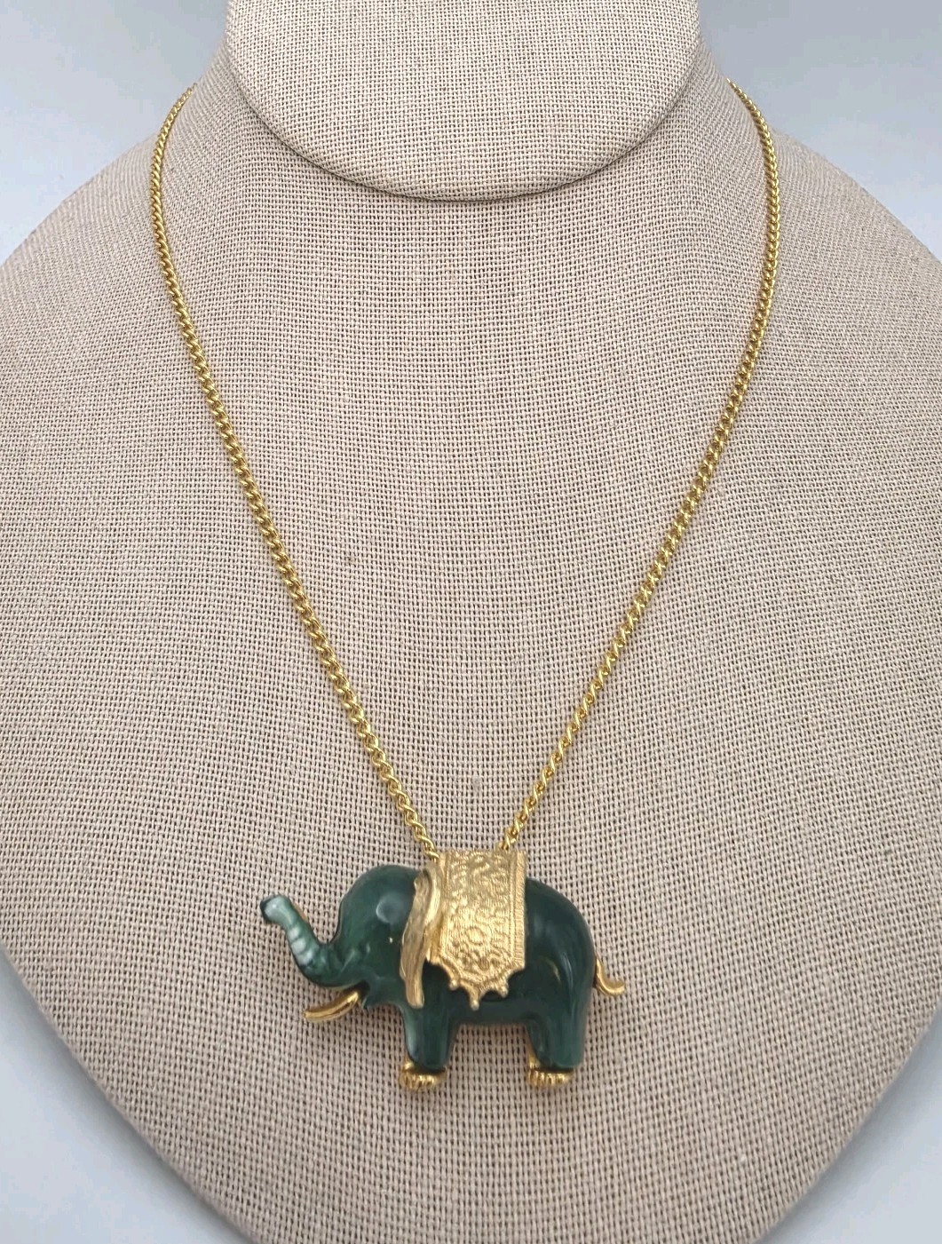 Vtg Green Elephant Pendant Brooch Gold Tone Necklace Faux Jade Luck Trunk Up 18″