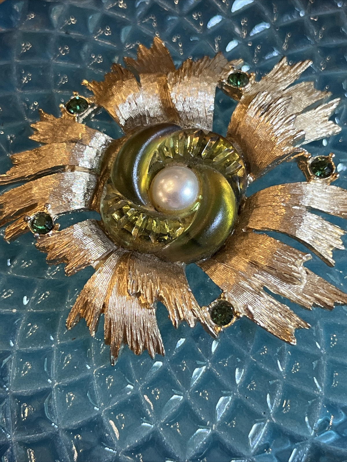 Rare Vintage EDLEE Green Art Glass Pearl Rhinestone Chunky Gold Tone Brooch 1947