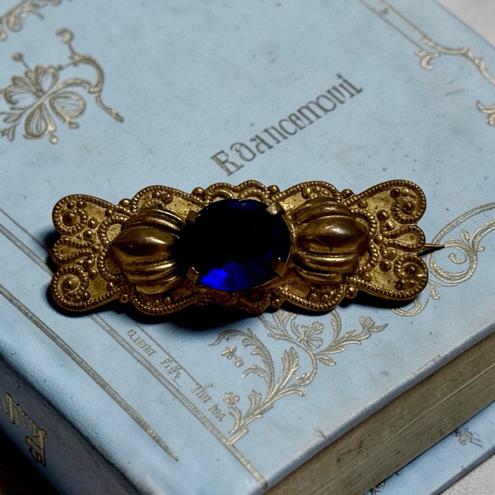 Antique Edwardian Gold Tone Filigree Bar Brooch Blue Glass Openwork C Clasp