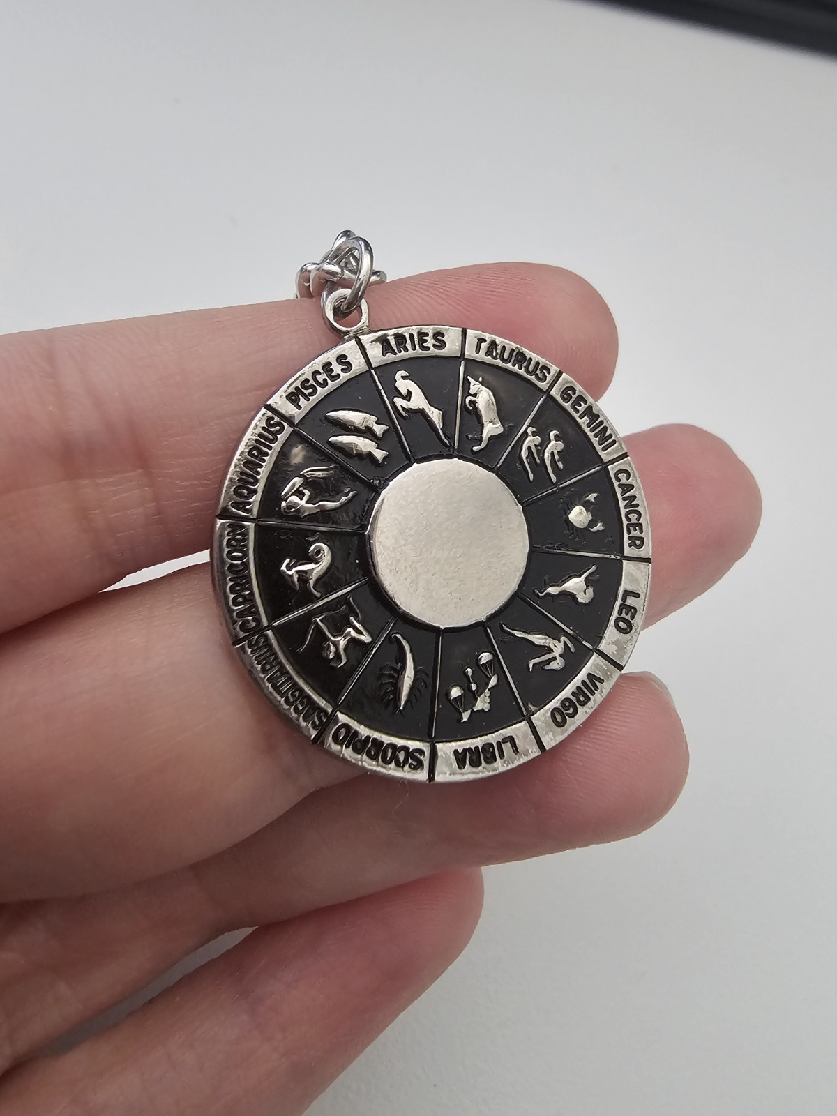 Vintage ZODIAC WHEEL ALL 12 SIGNS Silvertone Charm 7″ Bracelet Horoscope