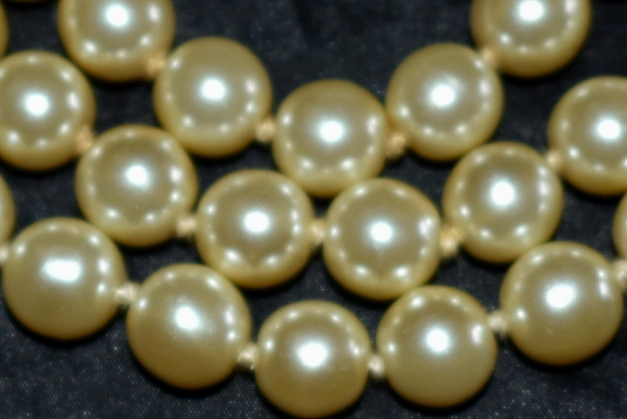 Vintage UNBRANDED Cream Faux Pearl 3 Strand Necklace Clear Glass Stones 20” B1