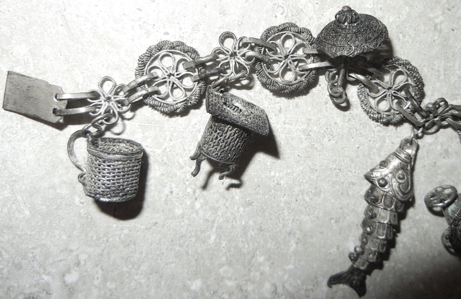 VINTAGE ANTIQUE OLD CHINESE EXPORT FILIGREE CHARM BRACELET SIGNED CHINA