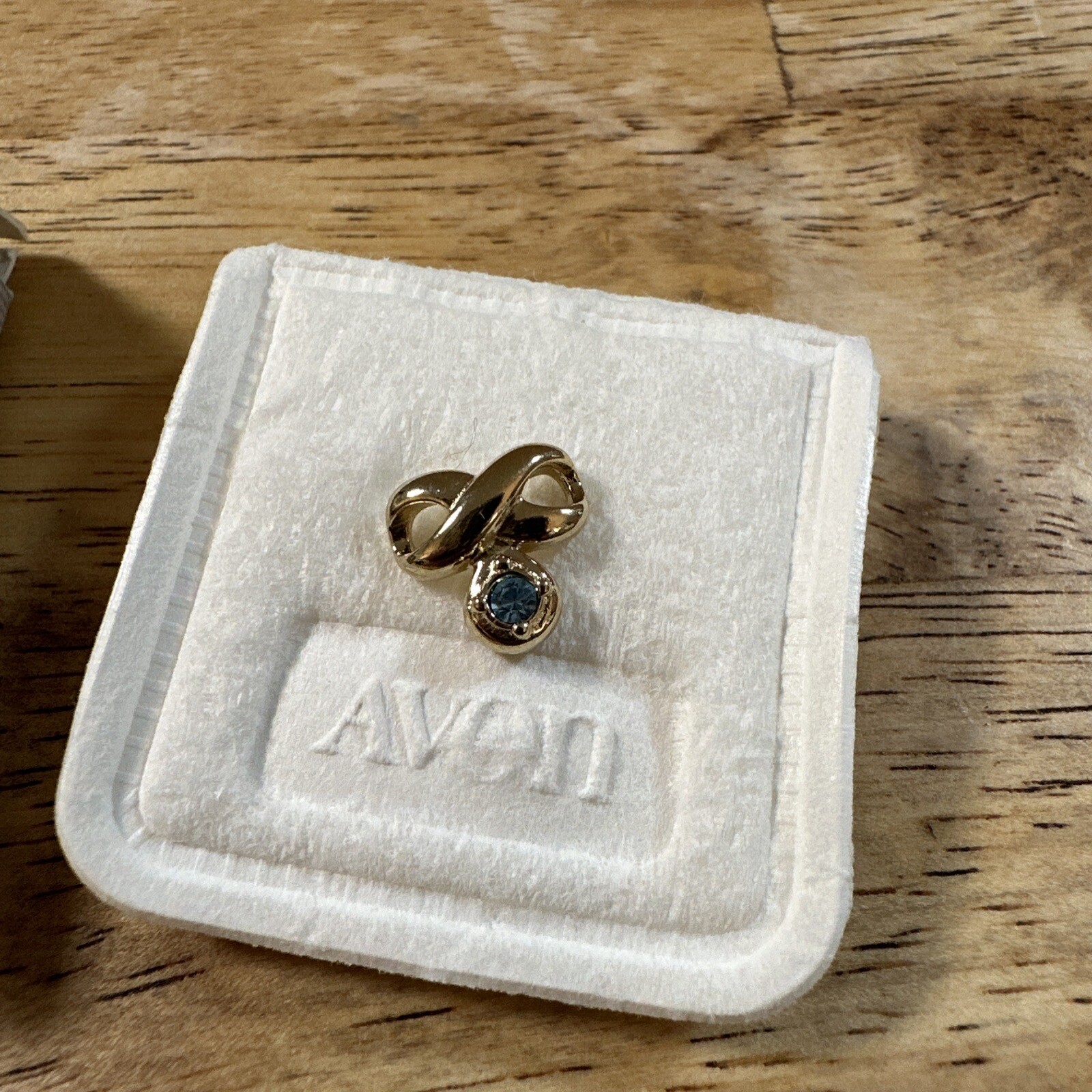 NIB Avon 1984 Birthstone Love Charm March Simulated Aquamarine