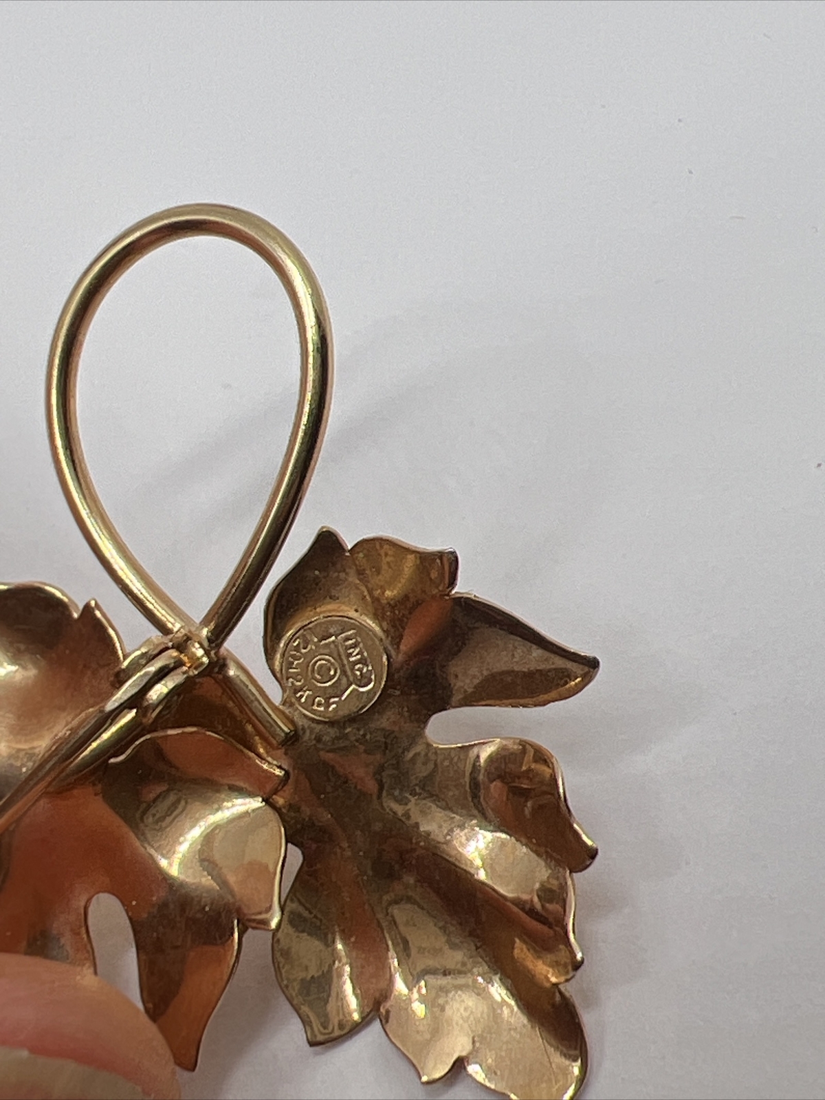 Beautiful Vintage Signed INC Leaves 1/20 12K GF Gold Filled Pin Brooch/ Pendant