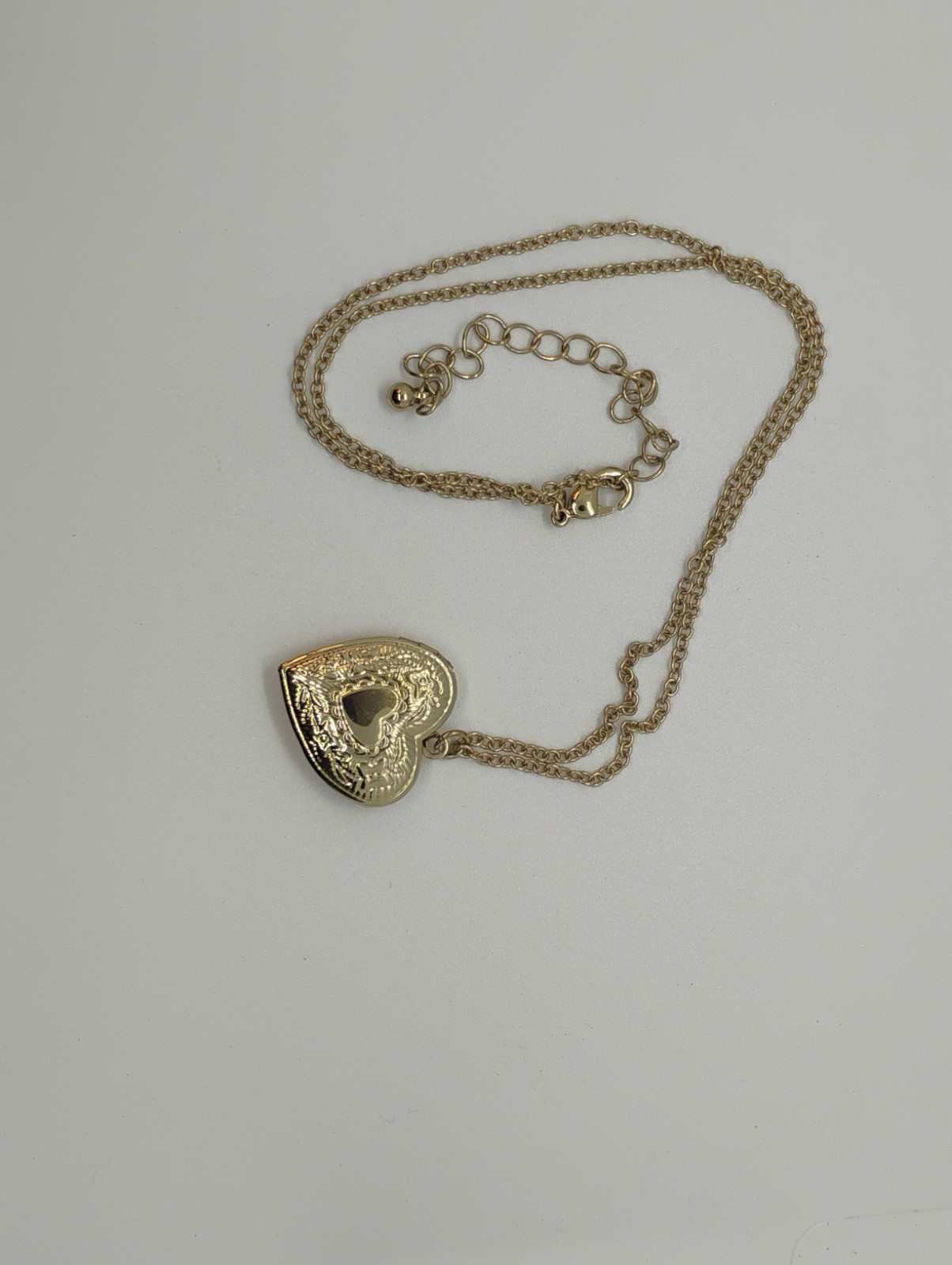 Vintage Style Gold Tone Etched Pillow Heart Locket Pendant Necklace Classic