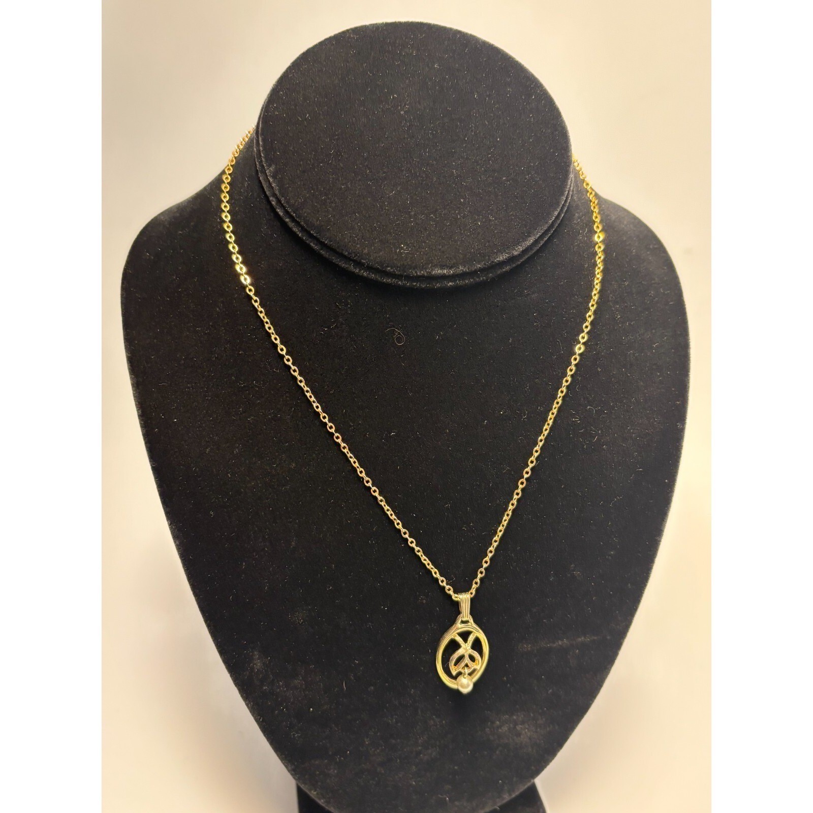 Vintage Pendant Necklace Sarah Coventry Simulated Pearl Delicate Chain Signed