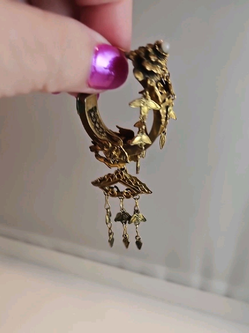 Vintage DESIGNER Signed Baroque Curled Gilt Leaf FRENCH EARRINGS – GORGEOUS Help