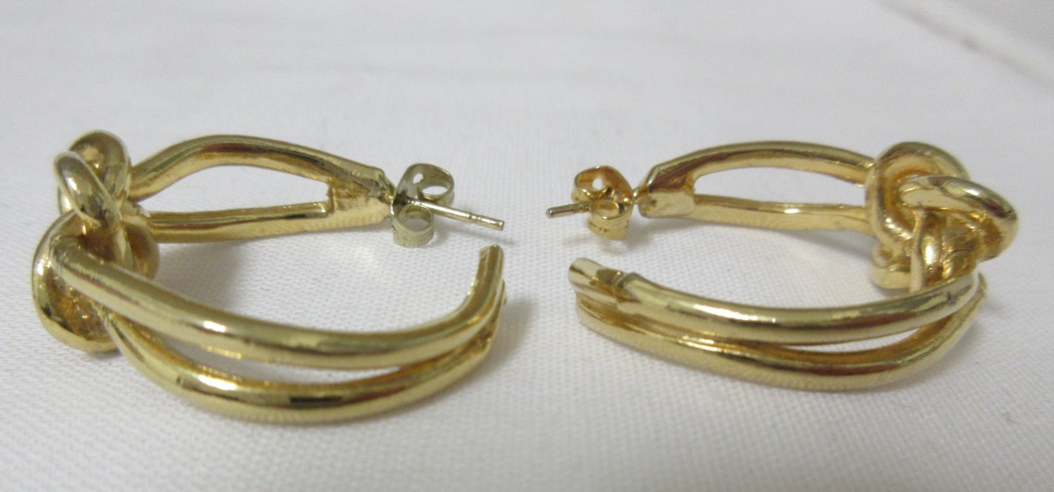 Vintage Gold Tone Knotted Hoop Pierced Earrings – No metal wear