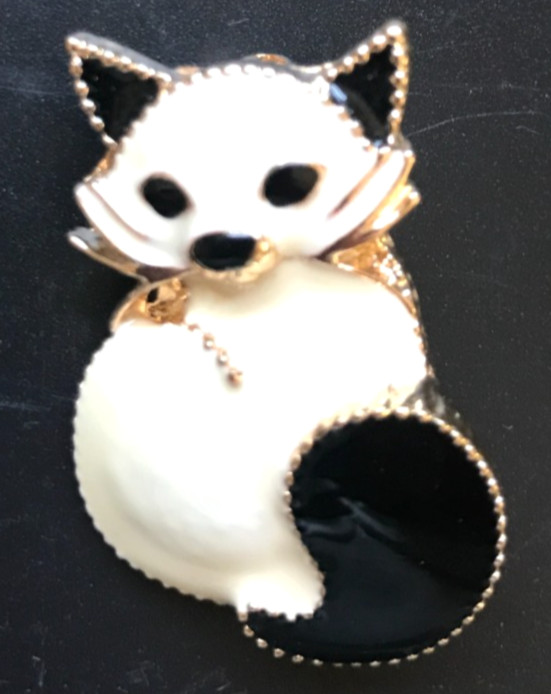 UNUSUAL SMALL ENAMELED CAT KITTEN PIN 1.5″