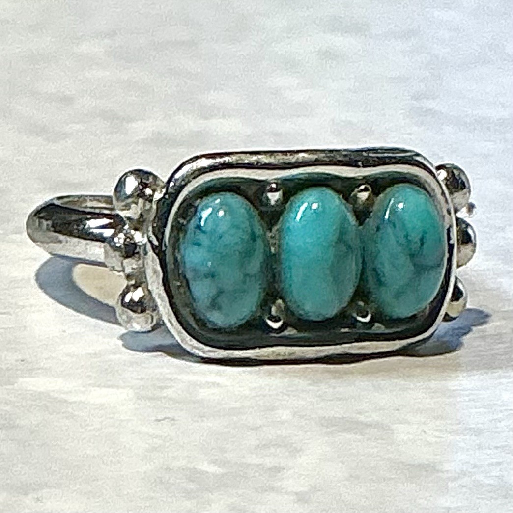 Vintage 1976 Avon Desert Azure Ring Faux Turquoise Cabochons Silver Tone SZ 5.25