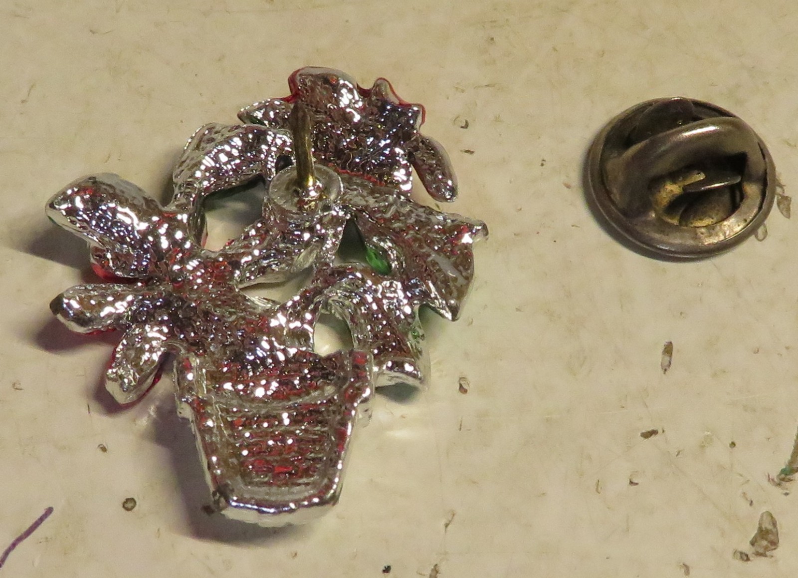 Vintage 1-1/4” Silver Tone Potted Poinsettia Plant Christmas Holiday Brooch Pin