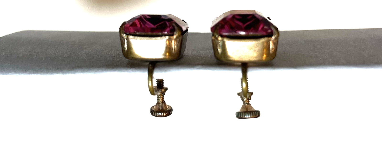 PR VTG LARGE EMERALD CUT BOLD FUCHSIA OR PINK RHINESTONE SCREW BACK EARRINGS