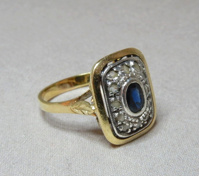 VINTAGE 18ct GOLD DRESS RING SET WITH A BLUE SAPPHIRE AND ROSE CUT DIAMONDS 4080