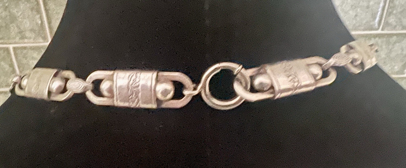 VICTORIAN REVIVAL GORGEOUS ENAMEL LOCKET SILVER TONE FANCY CUT ETCHED LINKS