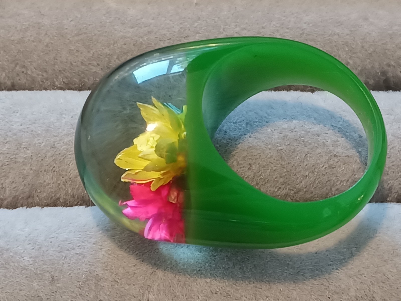 Vintage Lucite Bubble Ring Acrylic Dome Mod Pop Art Dried Flower MCM Green 8.5