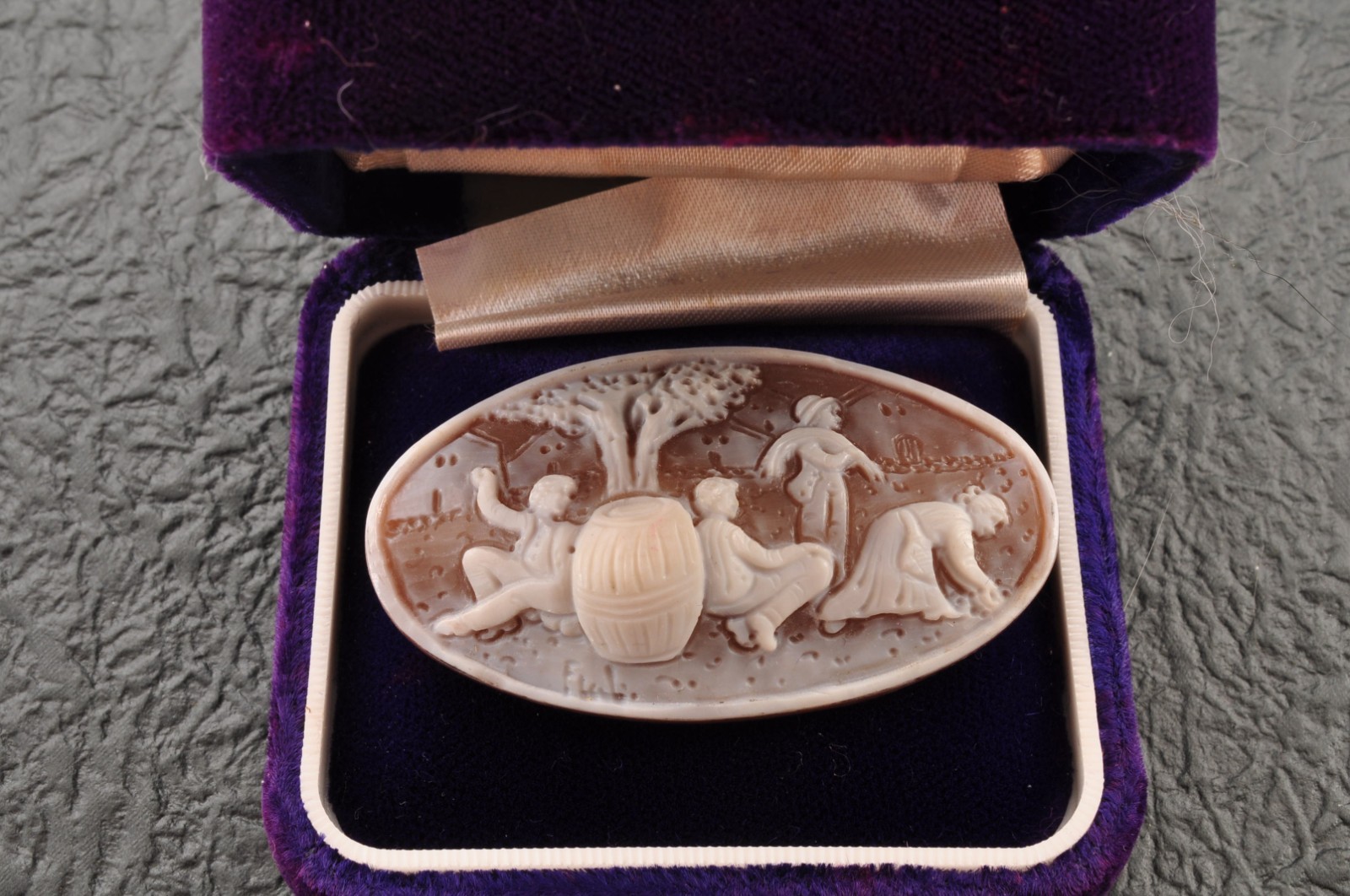 Vintage oval shell cameo carved “gleaning” (35.0ct) sign by artist with package
