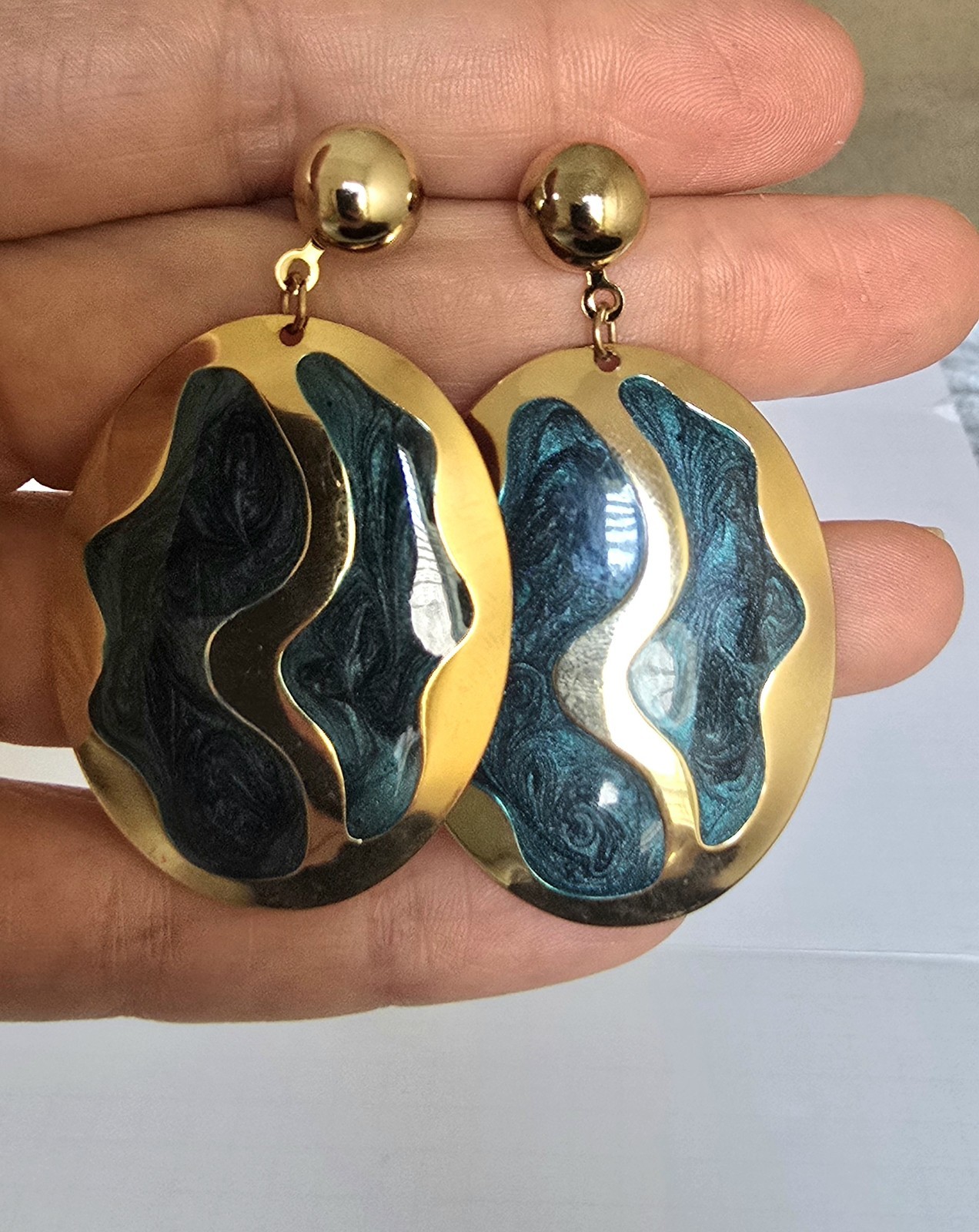 Vintage 80’s NOS Gold Tone Green Forest Enamel Inlay Drop Pierced Earrings New