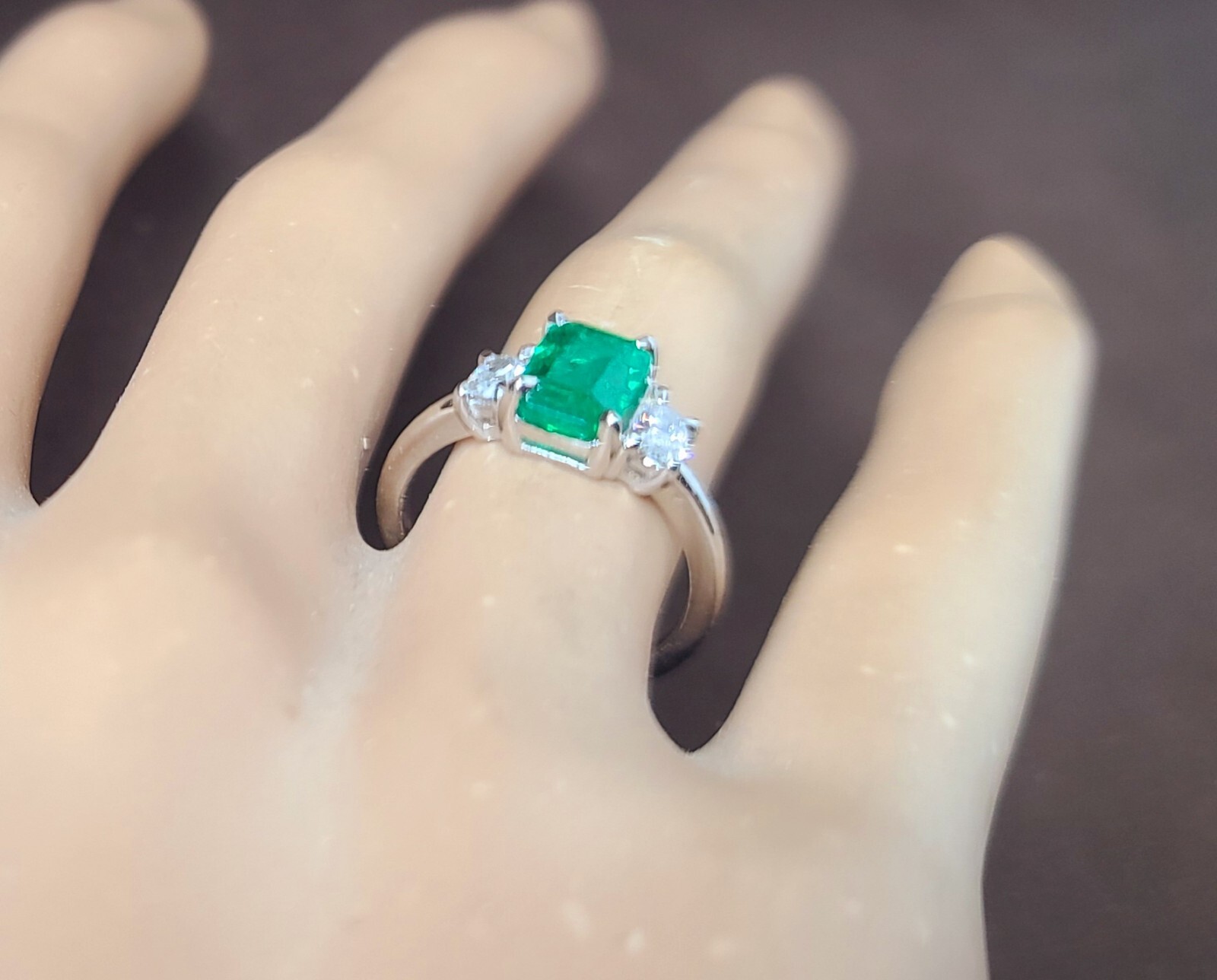 Vintage 14k White Gold Engagement Ring 1.24ct. Natural Green Emerald