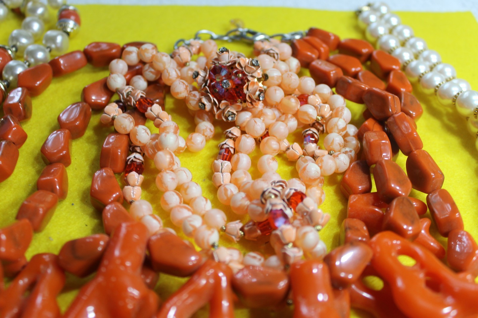 1960’s vintage jewelry lot lucite coral,faux pearls,rhinestone jewelry lot wow