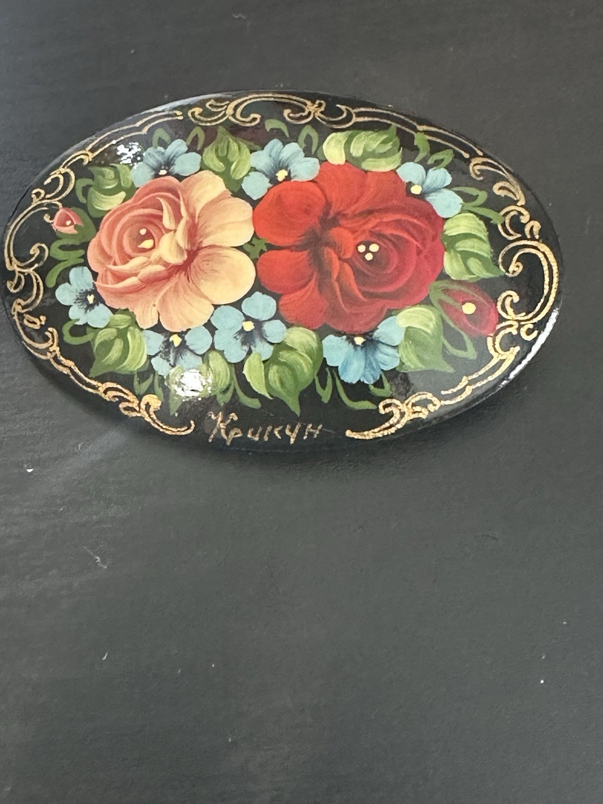 VINTAGE ESTATE RUSSIAN LACQUER WOOD HAND PAINTED FLORAL FLOWER BROOCH PIN SIGNED
