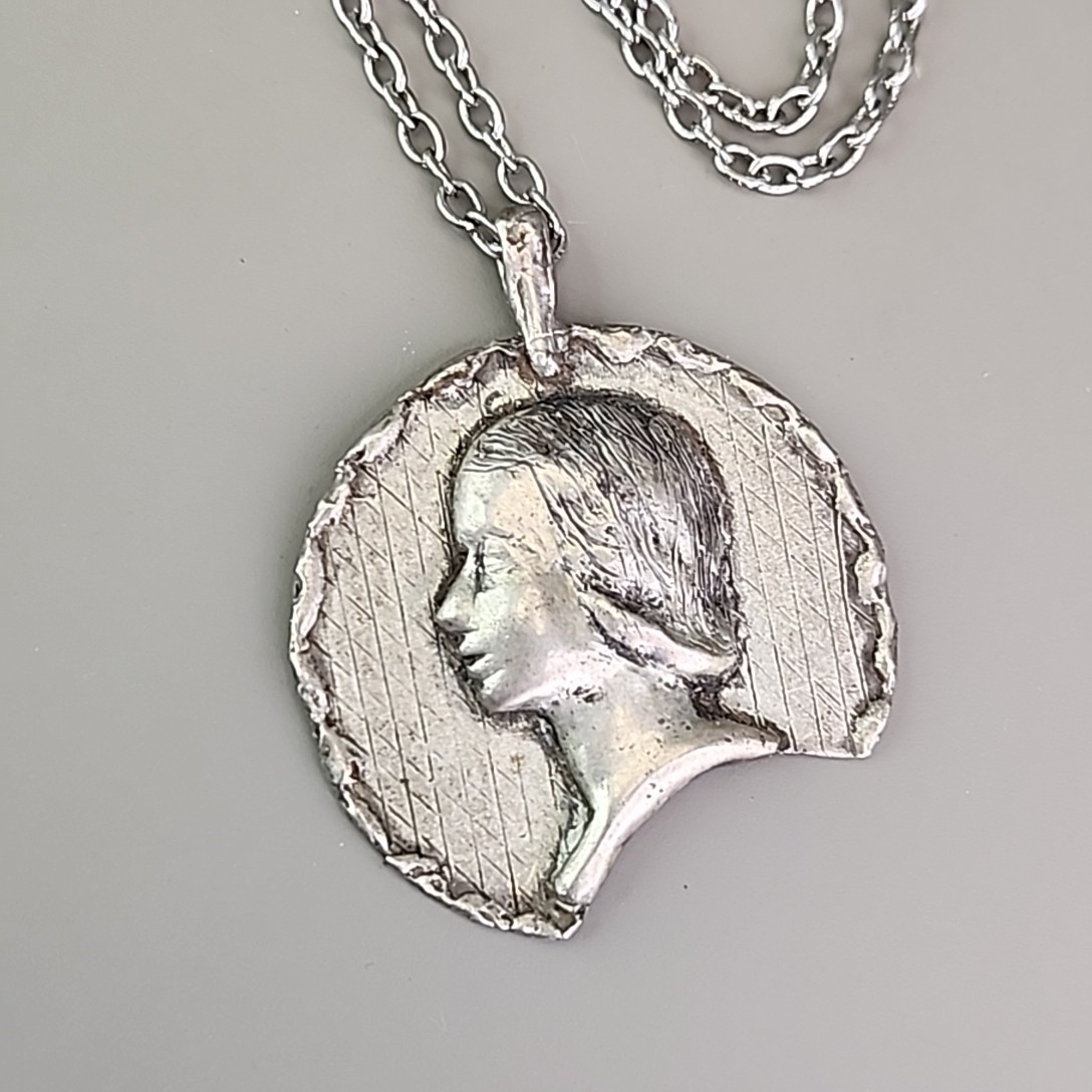 Vintage Lady Profile Necklace Repousse Silver Tone 23.5″