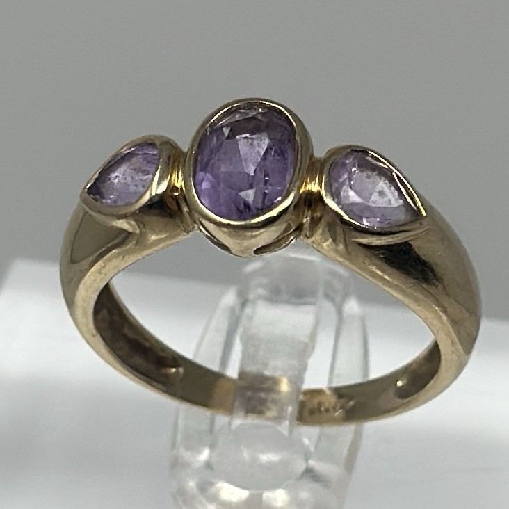 Vintage 14kp Yellow Gold Oval Amethyst Teardrop Side Stones Bezel Ring Size 7