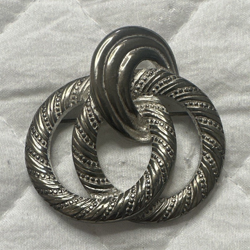 Vintage Silver Tone Knot Brooch Pin, Unisex Adults Fashion Jewelry
