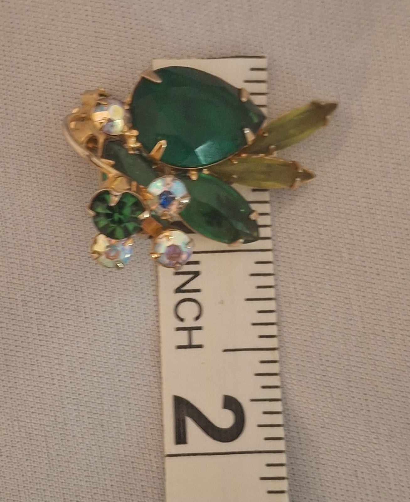 Vintage Mid Century Emerald Green Rhinstone Clip On Earrings Floral Cluster D&E