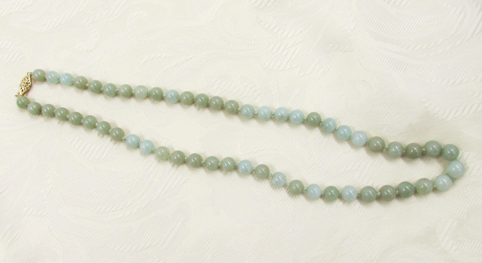 Jade Jadeite Bead Necklace 14K Gold Clasp 22″ Chinese Export Vintage Knotted