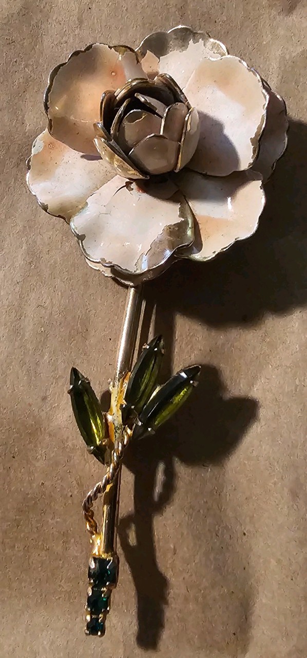Vintage Signed WEISS Enameled Flower With Green Rhinestone Leaves Brooch Pin