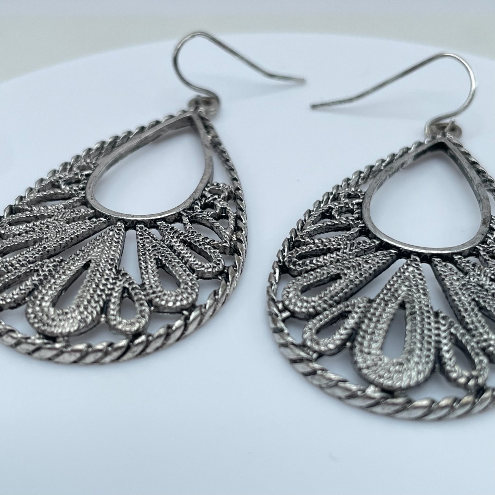 Vintage 90s Silver Tone Filigree Teardrop Dangle Earrings Boho Fashion Jewelry