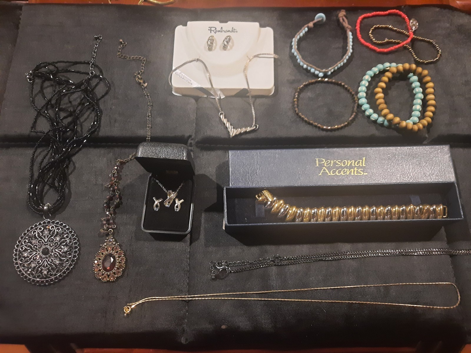 Beautiful vintage to modern wearable jewelry lot of 17 Pieces fashion jewelry