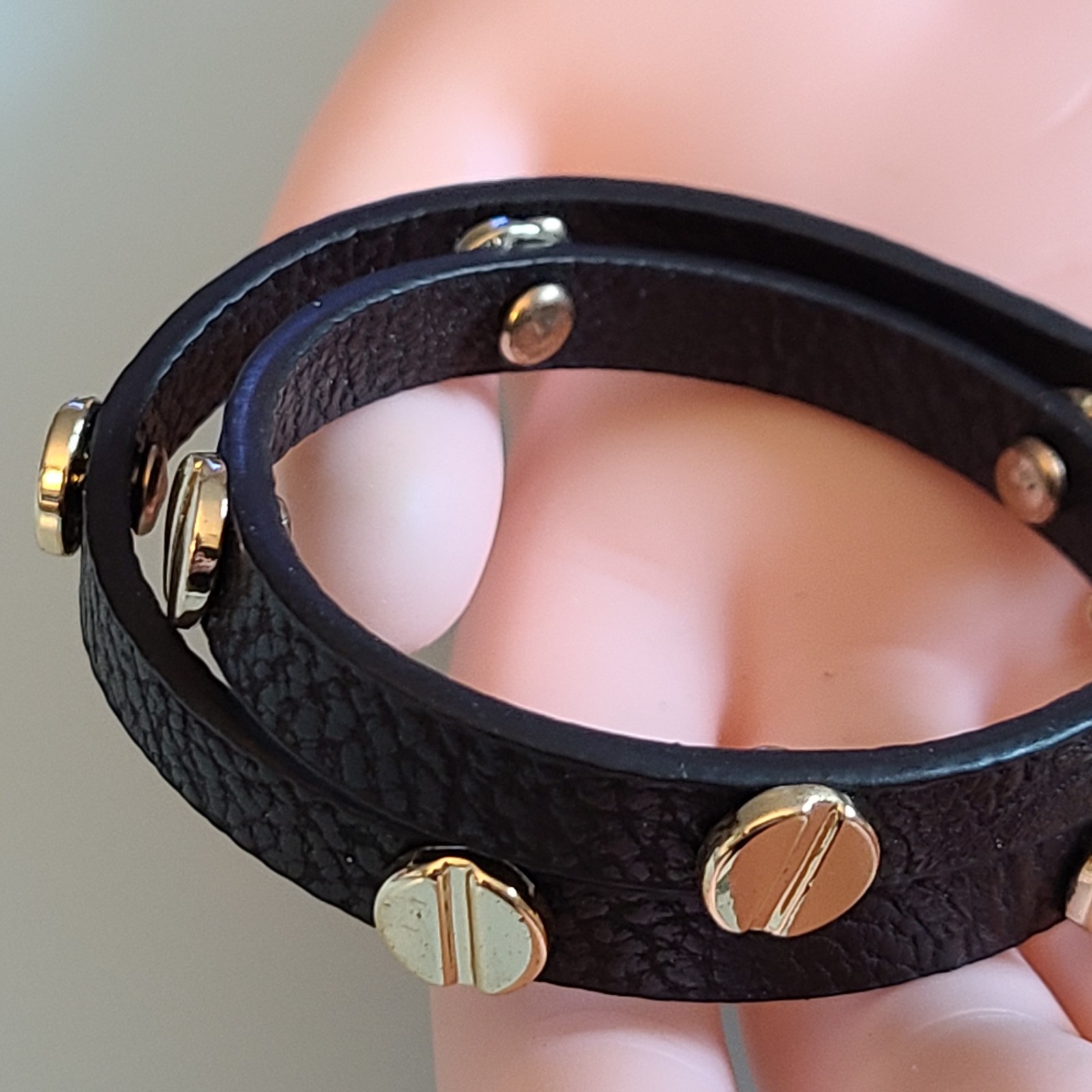 French Connection Double Wrap Bracelet Black Pebble Grain Gold Screw Studs NWT 1