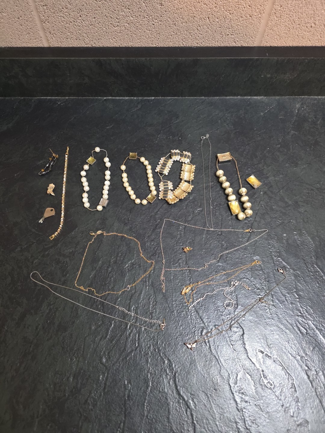Vintage Avon And Lia Sophia And Other Jewelry Lot 17 Pieces Some Broken See Pics