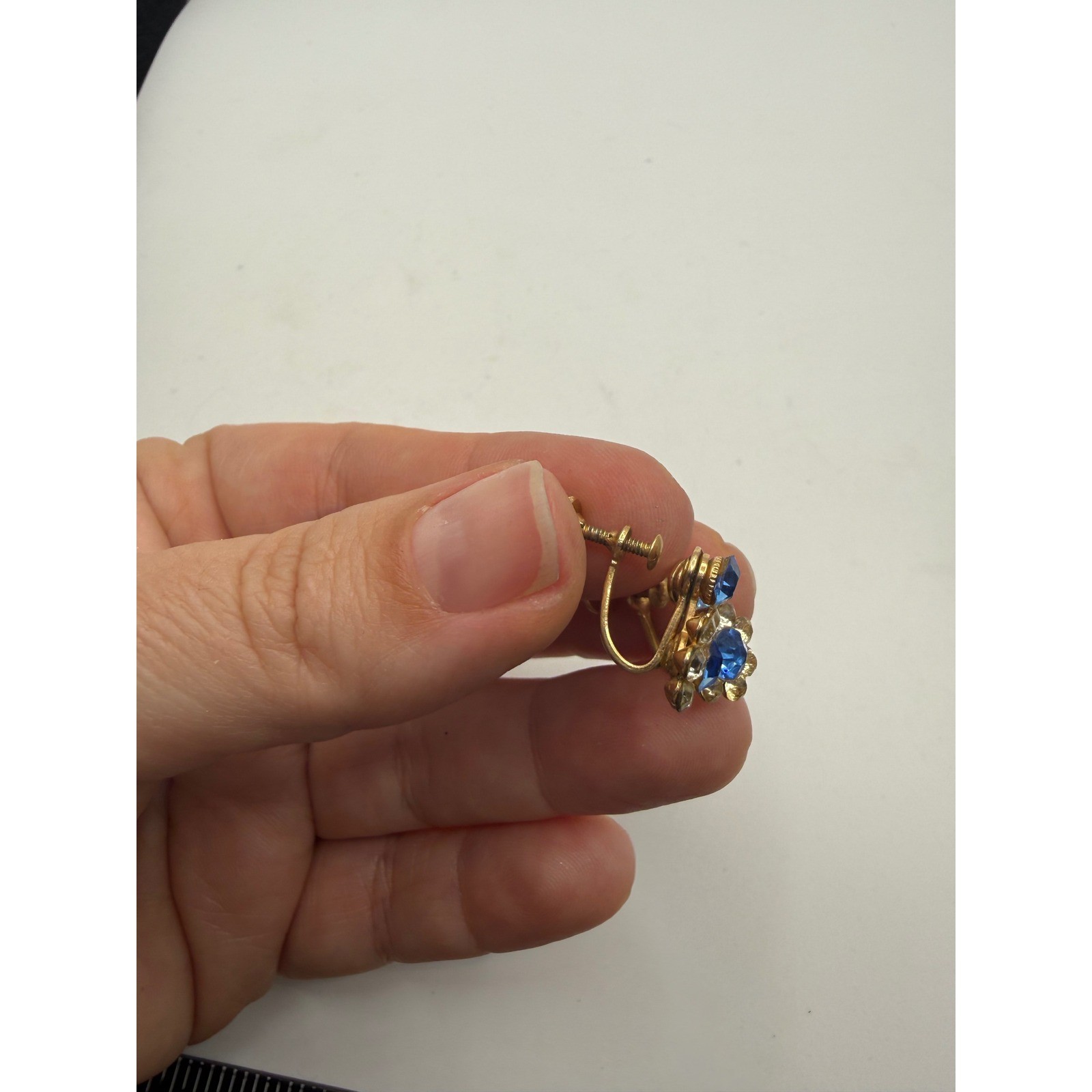 Vintage Blue Rhinestone Flower Screw Back Earrings Gold Tone Mid Century Retro