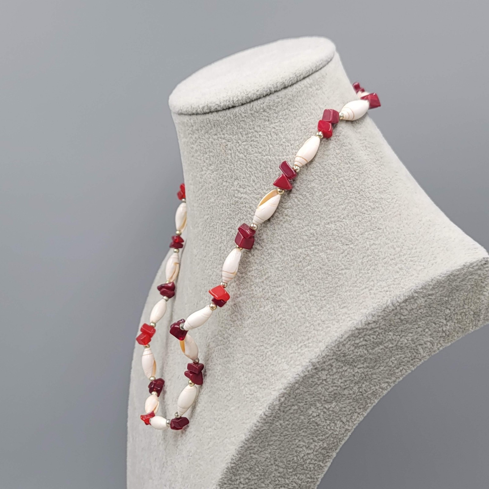 Vintage Seashell and Red Stone Bead Necklace Estate Costume Jewelry 18″