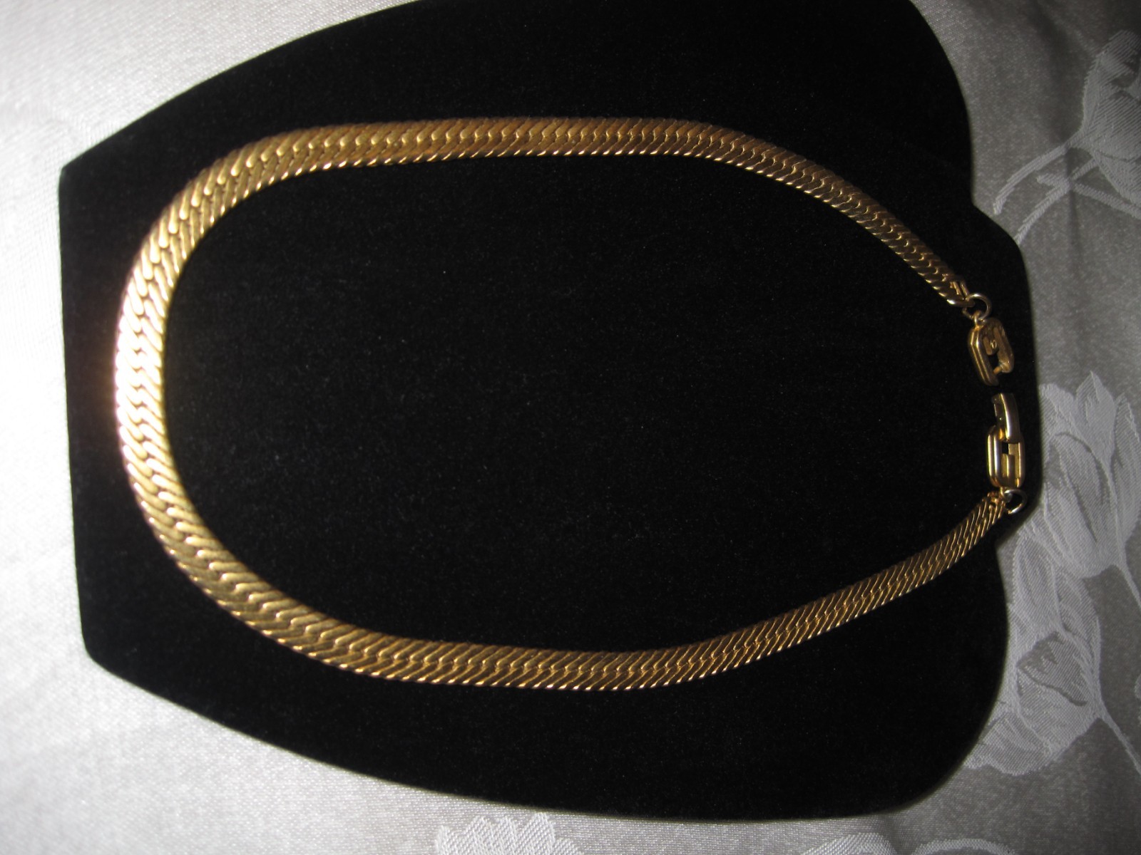 signed Givenchy gold tone herringbone flat style chain w/ double G clasp