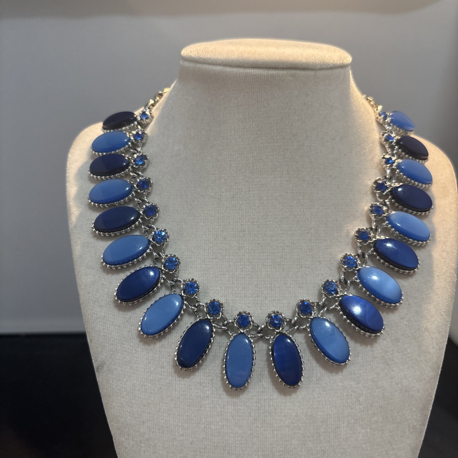Vintage Unsigned Pakula Two Tone Blue Lucite Silver Tone Choker Necklace Wow