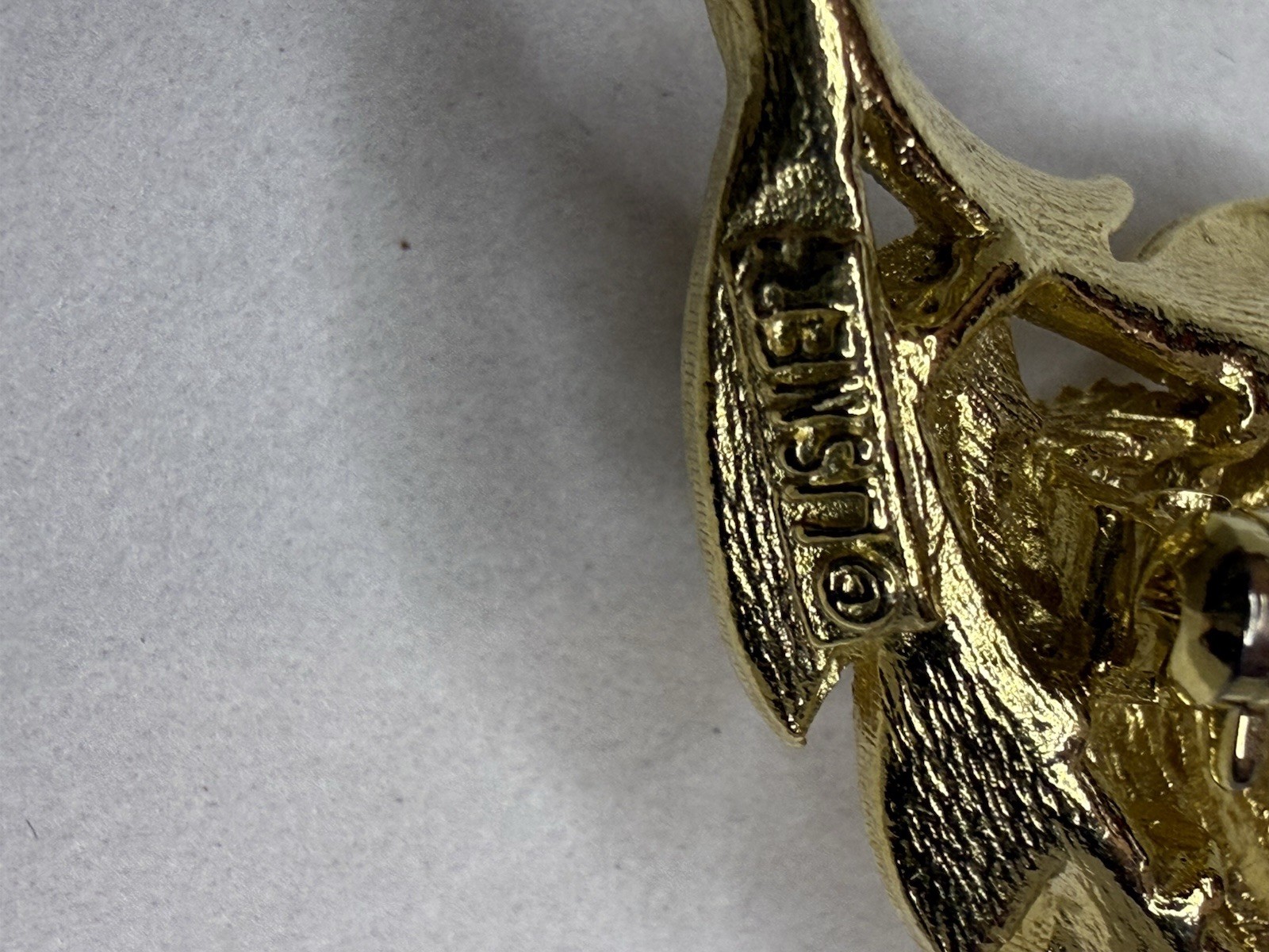 🔥Vintage Lisner Brooch Pin Textured Gold Tone Signed