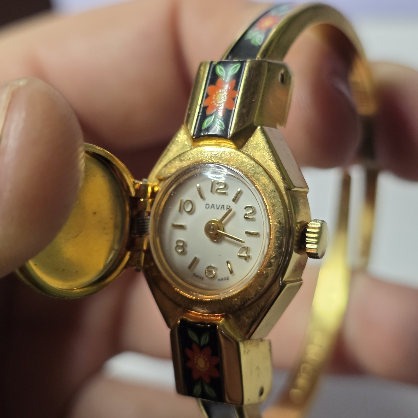Vintage Peek A Boo Mechanical Watch Elegant Floral Black Gold Swiss Made