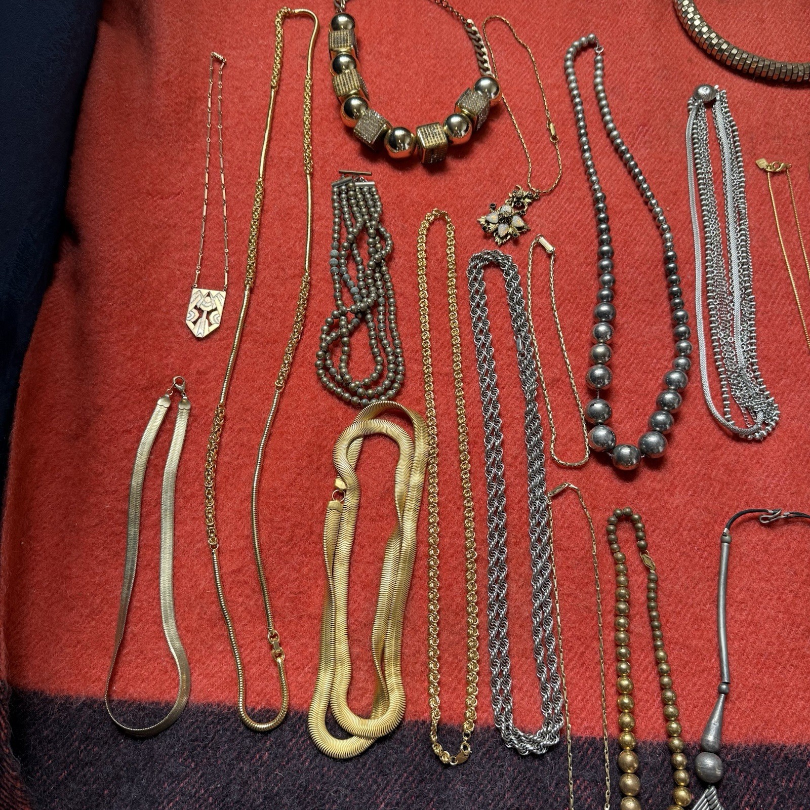 43 Individual Costume Jewelry Vintage Necklaces Metal Gold Silver Other
