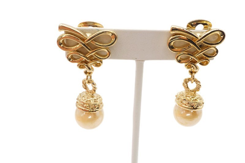 Vintage Clip On Earrings Gold Tone Faux Pearl F4