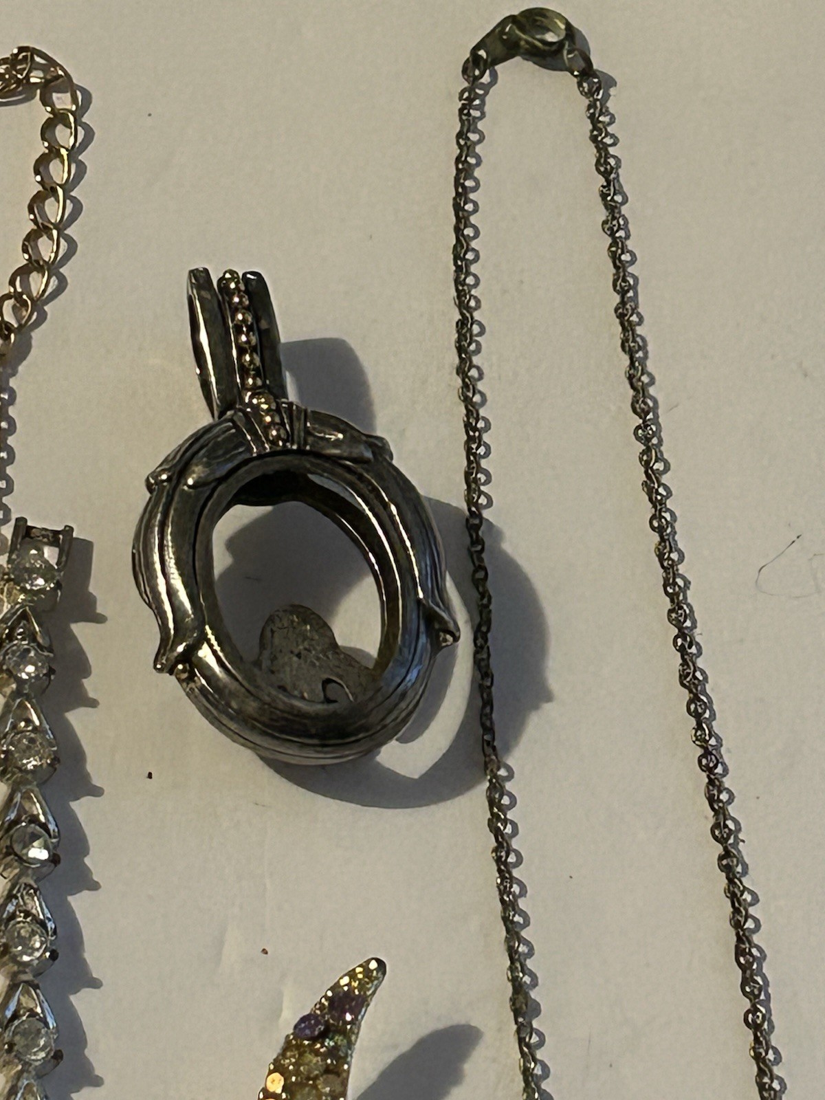 vintage 11 piece Jewelry 4 Necklace 2 Bracelet 3 Pendant 1 Brooch 1 Pin