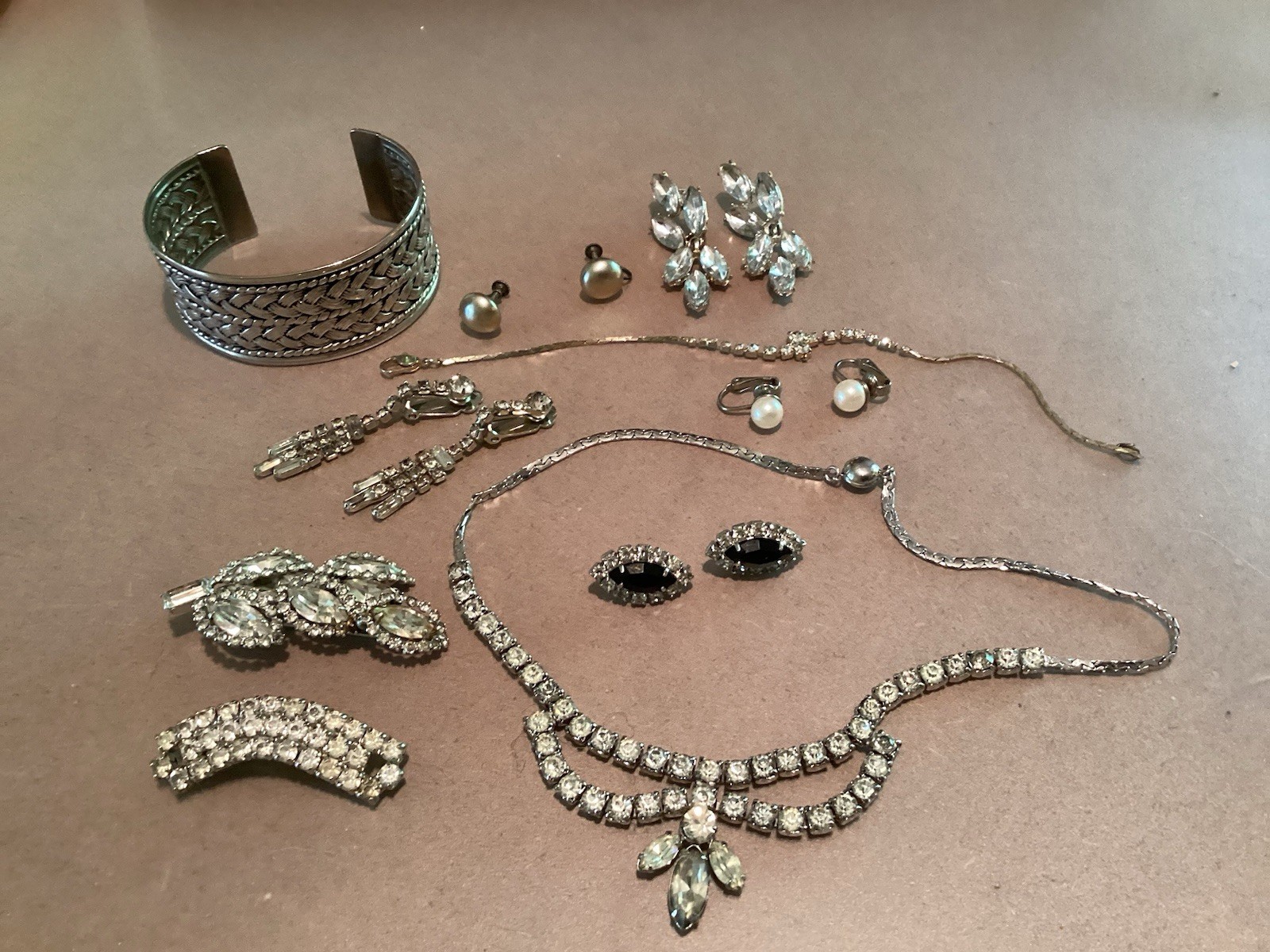 Lot Of Antique Looking Jewelry Earrings Pins Necklace Bracelet
