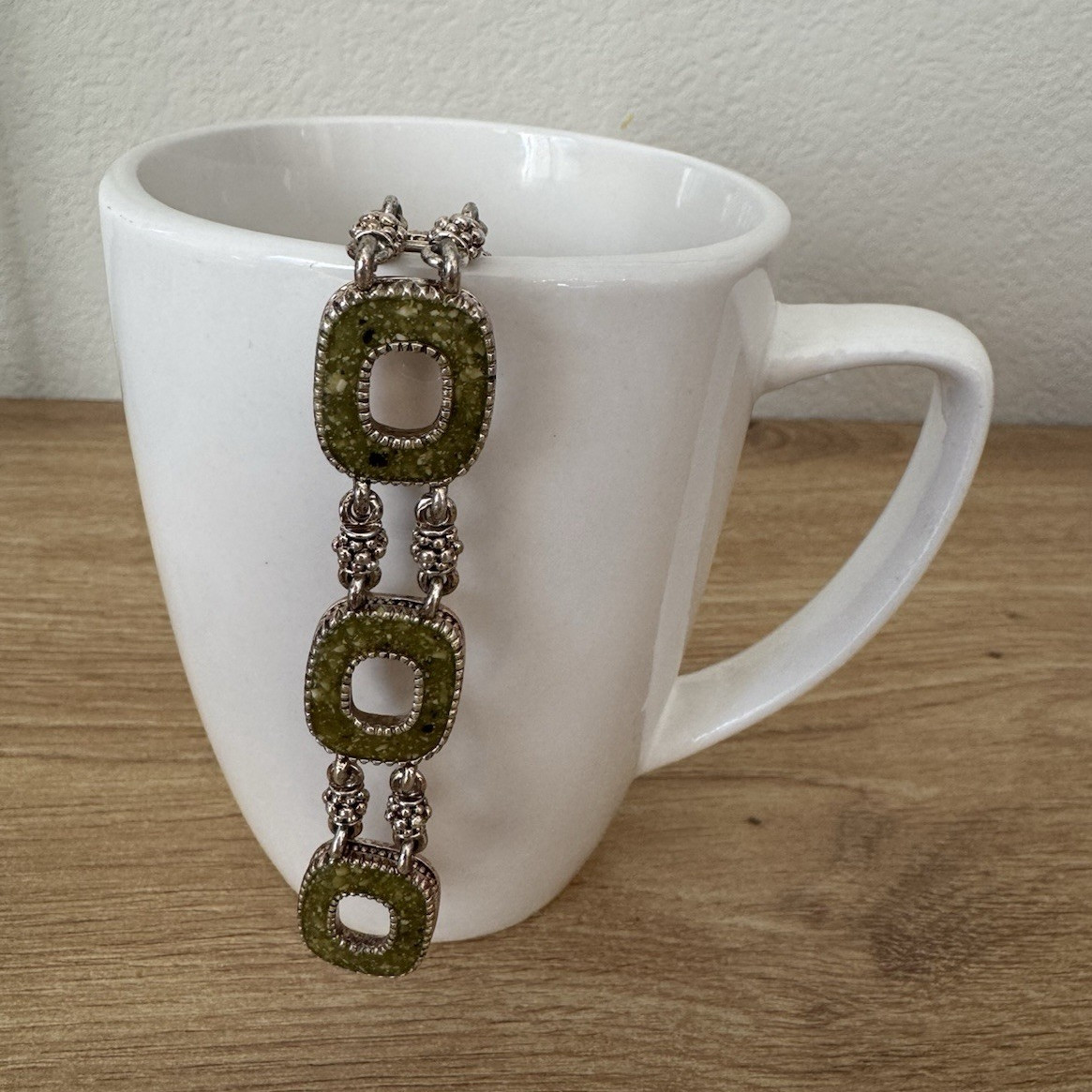 Vintage Sterling Silver Link Bracelet Green Stone Bezel Set Toggle Clasp 7.5 in
