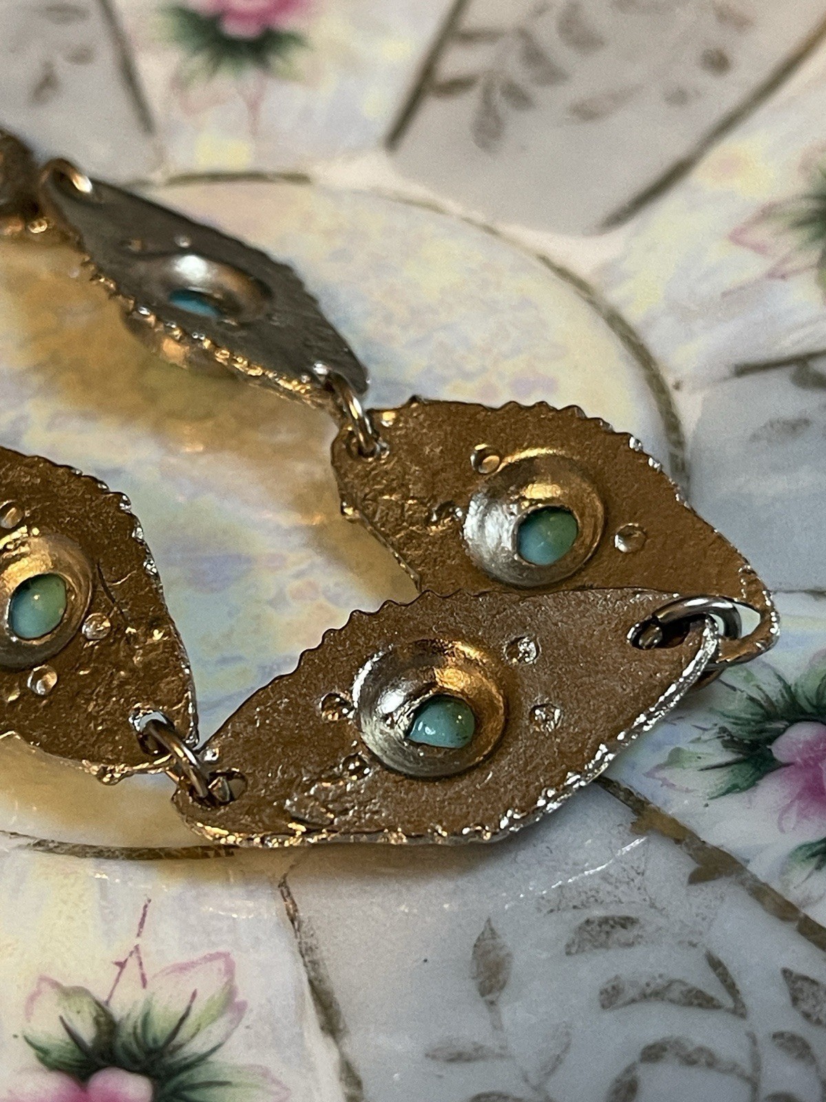 1960’s Faux Turquoise Cabochon Ornate Silver-Tone Link Panel Bracelet 7”