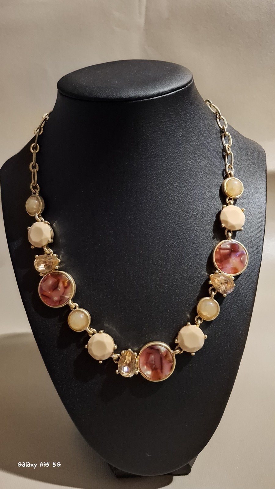 GUC! 18″ Gold-Tone Chain w/ Neutral Gem Tone Gems Fashion Statement Necklace